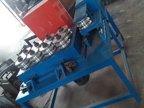 彎管機